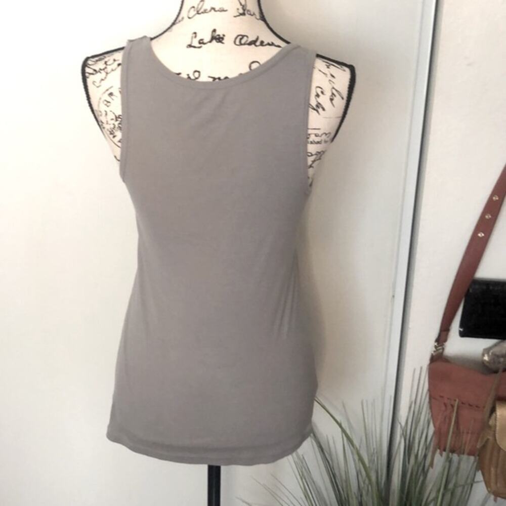 Old Navy Gray Ribbed Tank with Ruffle Detail Size Medium - Picture 4 of 5